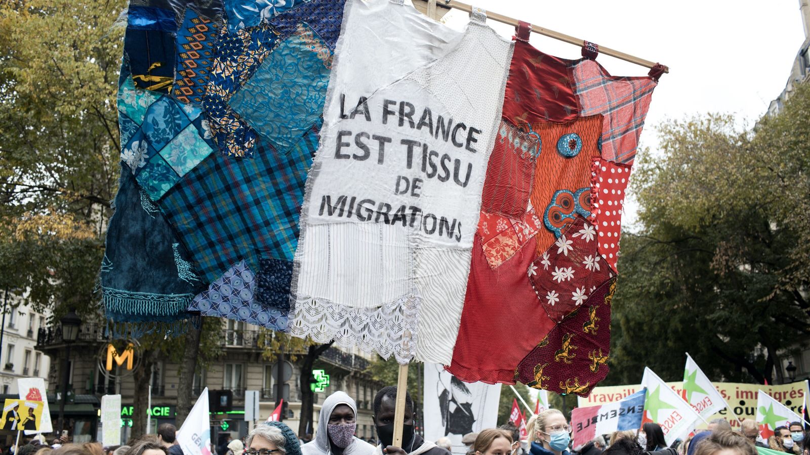 VIDEO: Así celebró la izquierda francesa con banderas palestinas y árabes